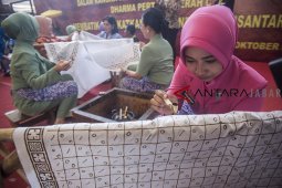 Rekor membatik bersama
