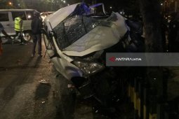 Kereta Api Tabrak "Avansa" di Surabaya
