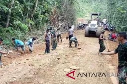 Video - Warga gembira Satgas TMMD bangun jalan tembus