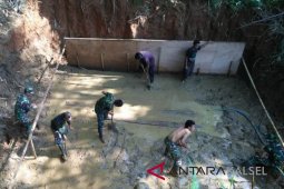 Kendala pemasangan box culvert TMMD diatasi dengan gotong royong
