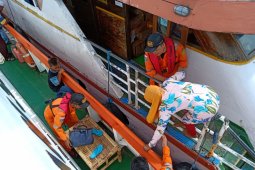 Basarnas evakuasi KM Bajoe di perairan Tidore
