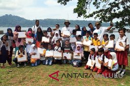Seniman sketsa "explore" keindahan Banda Naira