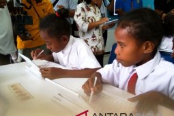 Upaya siswa Papua mengenal teknologi informasi