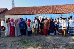 ASN Kuningan berbusana muslim peringati  Hari Santri