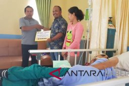 PT Timah serahkan bantuan biaya berobat untuk penderita tumor  ganas