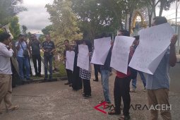 Mahasiswa tuntut wali kota Banda Aceh tuntaskan air bersih