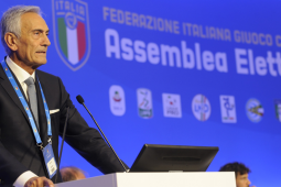 Bos sepak bola Italia sebut Serie A lanjut  lagi Oktober