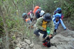 Jalur pendakian gunung Guntur kembali dibuka