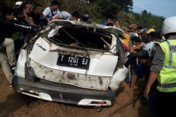 Seorang tewas akibat mobil terjun ke jurang