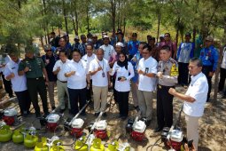 Nelayan Jatim Terima 3.738 Paket "Konverter Kit"