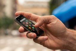 Ponsel Mini "Palm" Akan Hadir Bulan Depan