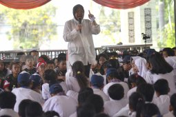 Risma dan Ribuan Pelajar Surabaya Deklarasi "Aku Harus Sukses"