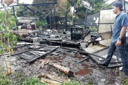 Rumah Semi permanen di Bangka Selatan ludes terbakar