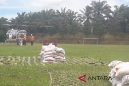 Bantuan untuk korban banjir dikirim melalui udara