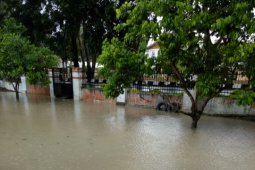 Hujan deras guyur Stabat, perkantoran kebanjiran