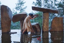 Menafsirkan puisi Saini melalui seni tari