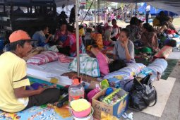 1.682 Pengungsi Masih Bertahan Halaman Polda Sulteng