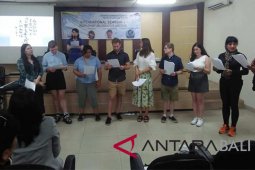 Undiksha gandeng dosen Australia-Jepang selenggarakan "Creative Writing"