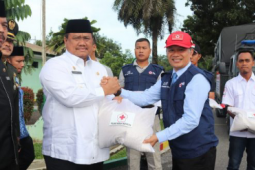 8 ton beras untuk Madina