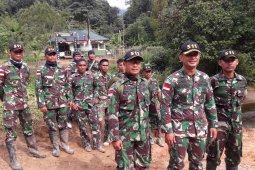 Satgas Pamtas lakukan pembinaan pada masyarakat di perbatasan
