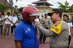 Polres beri helm kepada "Parbetor"