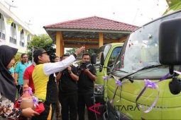 Pemkot terima bantuan truk sampah