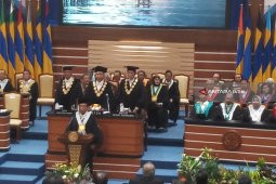 Mantan Ketua BPK Dikukuhkan Jadi Guru Besar Unair