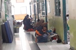 Tanjung hospital patients forced to sleep on hallways