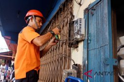 Listrik dan air bersih di Pasar Angsoduo diputus