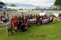 Togu Simorangkir berjalan ratusan kilometer demi pendidikan anak-anak Danau Toba