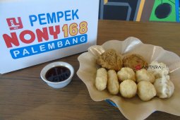 Nikmatnya pempek Tenggiri asli di Pempek Nony 168