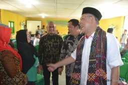 Rambe Kamarul silaturahmi dengan masyarakat Batunadua