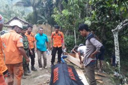 Korban tertimbun longsor kembali ditemukan