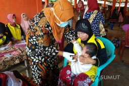 Warga Marancar Julu dapat pelayanan kesehatan