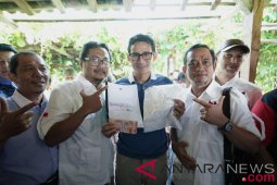 Sandiaga Terharu Terima Sumbangan Rp10 Juta Dari Relawan