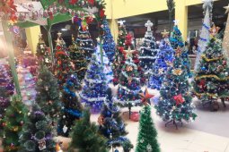 Pernak-pernik Natal mulai diburu