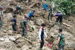 Pencarian korban longsor Nias Selatan dihentikan