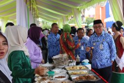 Warga Serbu Makan Gratis Meriahkan HUT Tabalong