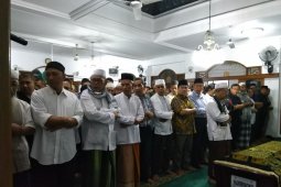 Ketua BPK shalat jenazah korban Lion Air