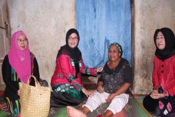 PKK Pelaihari distributes basic needs for poor people