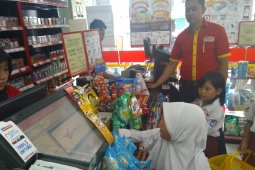 100 Siswa SD Belajar Belanja Di Toko Modern