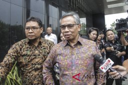Ketua OJK diperiksa KPK terkait kasus century