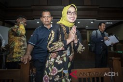 Terima suap untuk biaya Pilkada suami