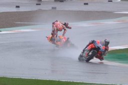 Hujan paksa balapan MotoGP Valencia lakukan start ulang