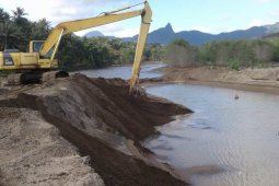 Cegah Banjir Bandang, Pemkab Trenggalek Normalisasi Muara Prigi