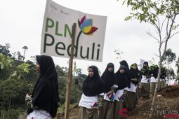 PLN Jabar tanam 3.085 pohon di pesantren Bukit Citarik