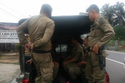 Razia Satpol PP di warung tuak ricuh, 5 luka-luka