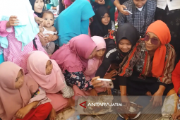 Menteri Susi Makan Ikan Bersama Santri di Situbondo (Video)