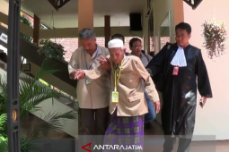 Diduga Serobot Tanah, Kakek 89 Tahun di Situbondo Disidang