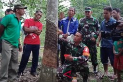 Satgas TMMD Kodim Kandangan berikan pembinaan petani karet